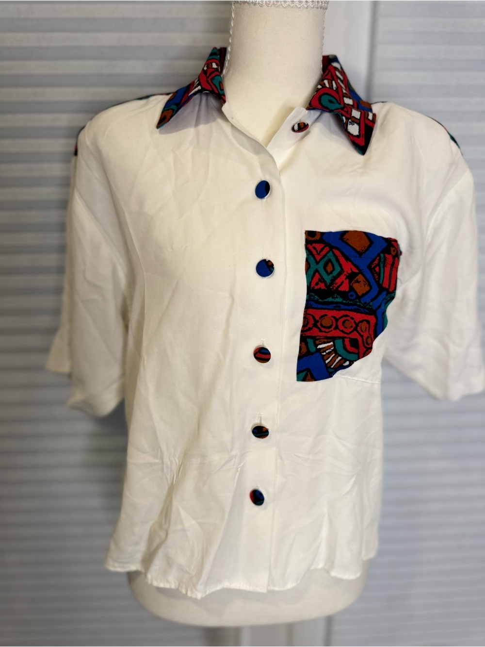 Vintage 80’s Button-Down Short Sleeve Shirt w/ Multicolor Tribal Trim NWT 1309